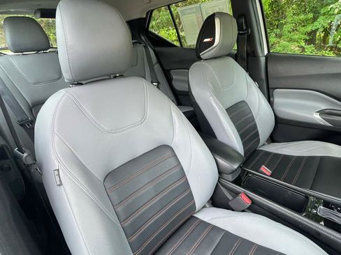Used 2021 Nissan Kicks SR w/ SR Premium Package FWD image 28
