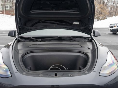 Used 2024 Tesla Model Y Long Range image 9