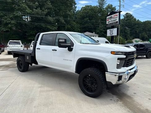 Used 2024 Chevrolet Silverado 2500 W/T w/ WT Convenience Package AWD/4WD image 2