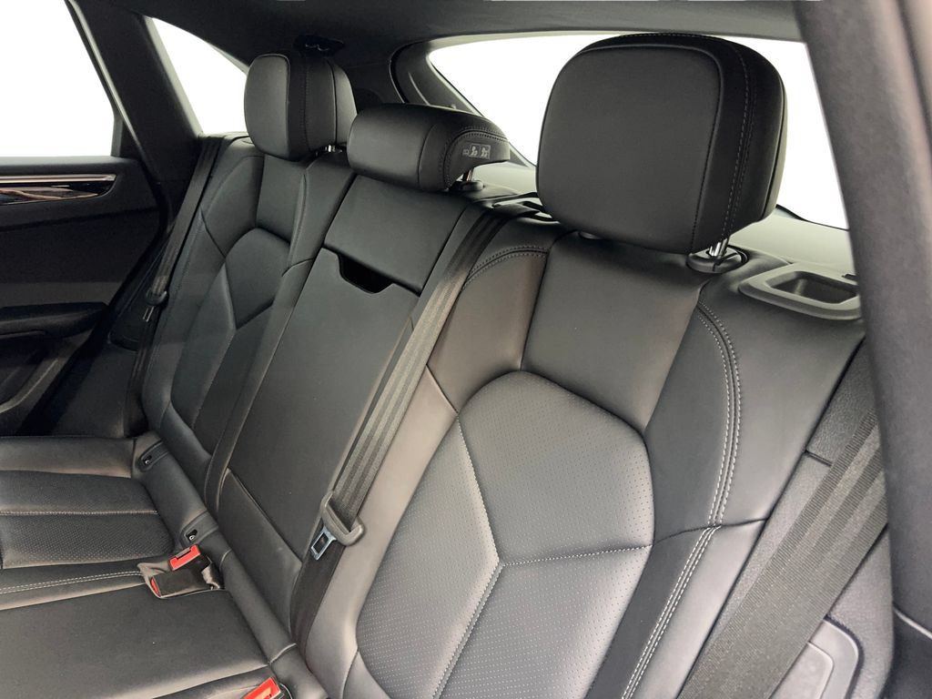 Used 2024 Porsche Macan Turbo AWD/4WD image 33