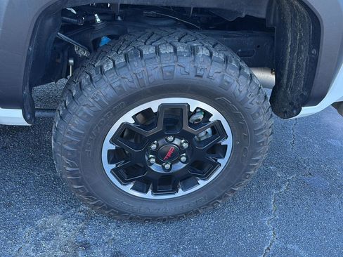 Used 2025 Toyota Tacoma TRD Off-Road image 29