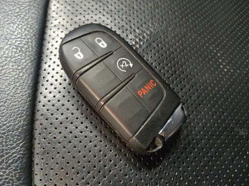 Used 2019 Jeep Compass Limited image 32