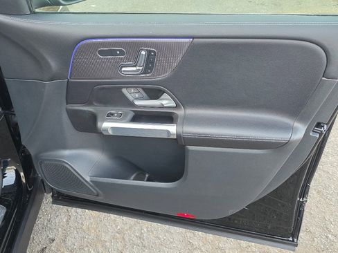 Used 2022 Mercedes-Benz GLB 250 w/ Premium Package Lite image 19