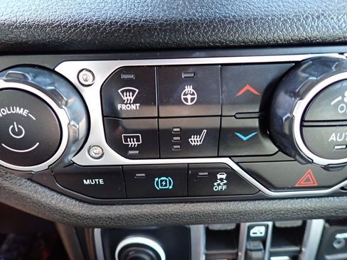 Used 2024 Jeep Wrangler Unlimited AWD/4WD image 18