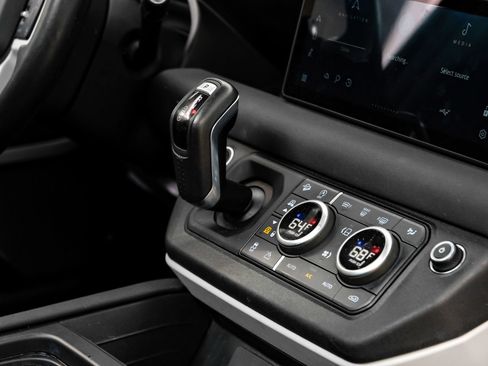 Used 2023 Land Rover Defender 110 SE image 30