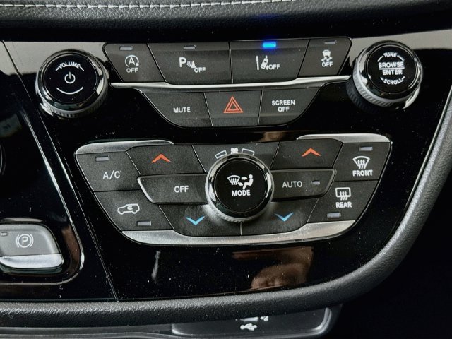 New 2027 Chrysler Pacifica Select AWD/4WD image 16