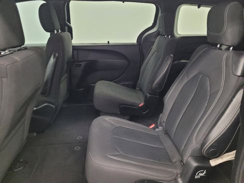 Used 2019 Chrysler Pacifica Touring Plus w/ S Appearance Package FWD image 18