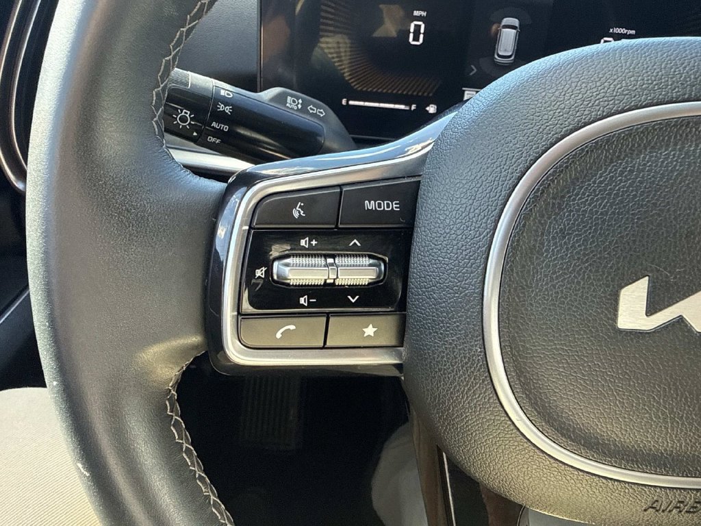 Used 2025 Kia Sorento S AWD/4WD image 30