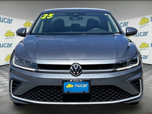 Used 2025 Volkswagen Jetta SE FWD image 2
