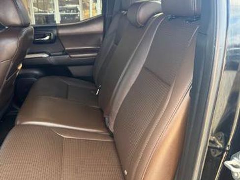 Used 2016 Toyota Tacoma Limited image 6