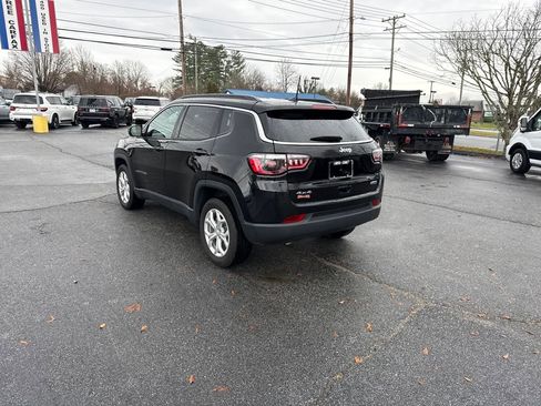 Used 2024 Jeep Compass Latitude w/ Convenience Group image 5