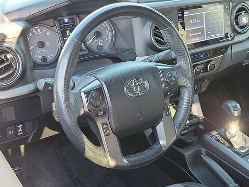 Used 2022 Toyota Tacoma TRD Sport w/ Technology Package image 7