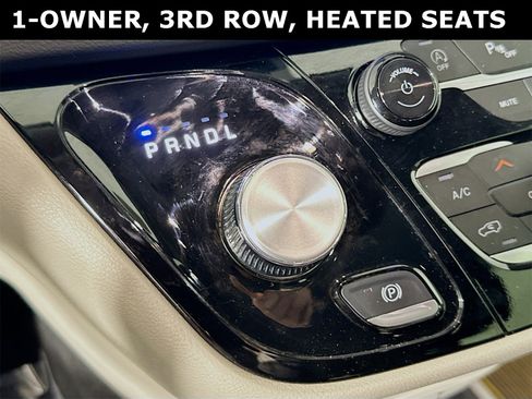 Used 2024 Chrysler Pacifica Touring-L image 17