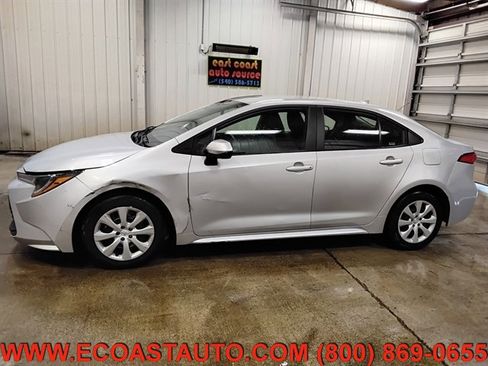 Used 2024 Toyota Corolla LE FWD image 2