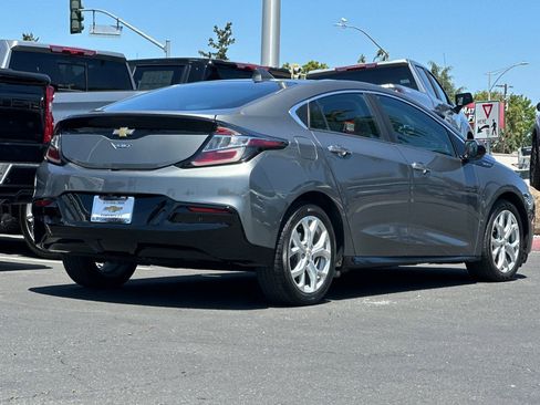 Used 2017 Chevrolet Volt Premier w/ Driver Confidence II Package FWD image 5
