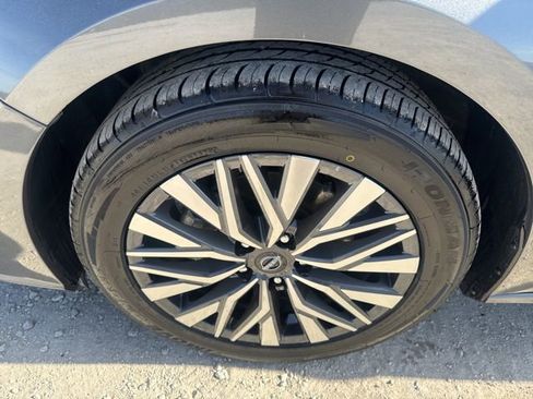 Used 2024 Nissan Altima 2.5 SV image 23