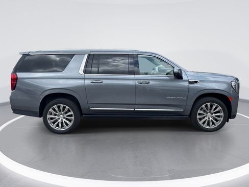 Used 2022 GMC Yukon XL Denali AWD/4WD image 9