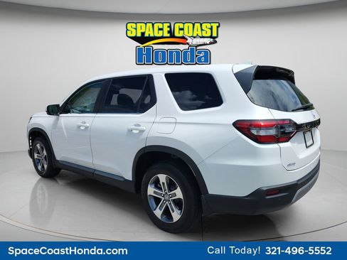 Certified 2025 Honda Pilot EX-L image 9
