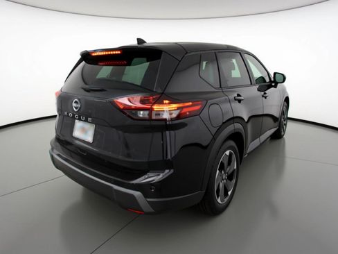 Used 2025 Nissan Rogue SV FWD image 9