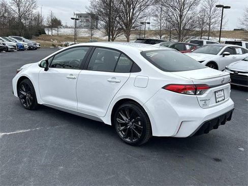 Used 2026 Toyota Corolla SE image 6