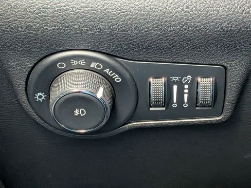 Used 2022 Jeep Compass Latitude w/ Sun and Sound Group image 19