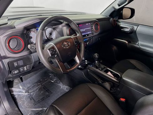 Used 2022 Toyota Tacoma TRD Sport w/ TRD Premium Sport Package AWD/4WD image 10