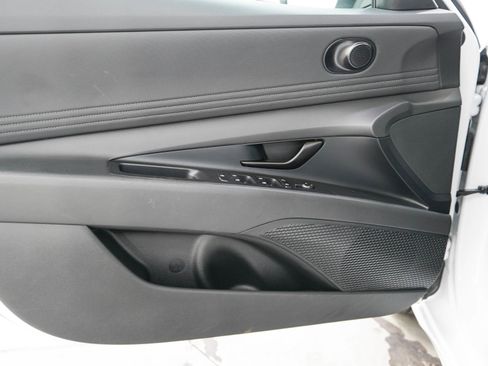 Used 2025 Hyundai Elantra Sport FWD image 17