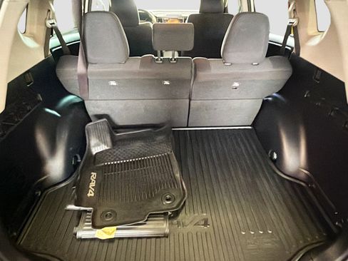 Used 2018 Toyota RAV4 XLE w/ Plus Extra Value Package AWD/4WD image 28