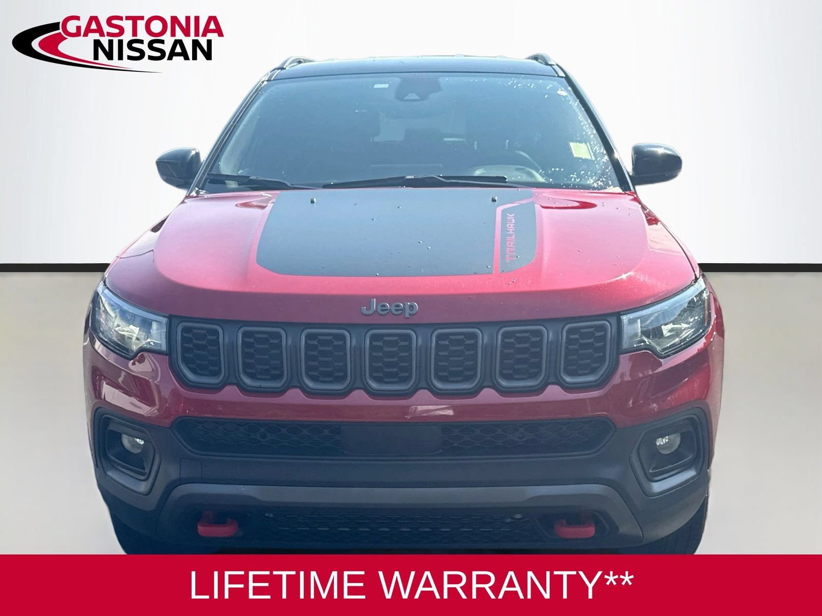Used 2025 Jeep Compass Trailhawk AWD/4WD image 2