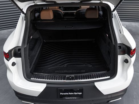 Certified 2025 Porsche Cayenne AWD/4WD image 28