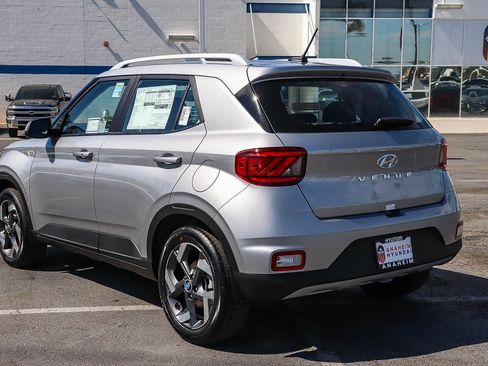 New 2026 Hyundai Venue SEL FWD image 9