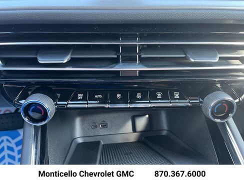 New 2026 Chevrolet Traverse LT w/ LPO, Floor Liner Package FWD image 19