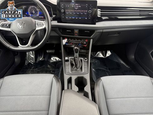 Used 2025 Volkswagen Jetta SE FWD image 10