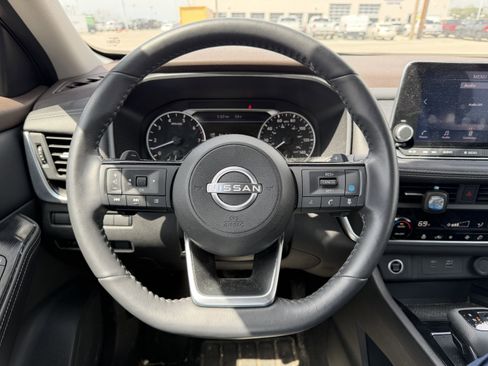 Used 2023 Nissan Rogue SV w/ SV Premium B Package image 16