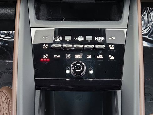 Used 2025 Porsche Macan Electric image 13