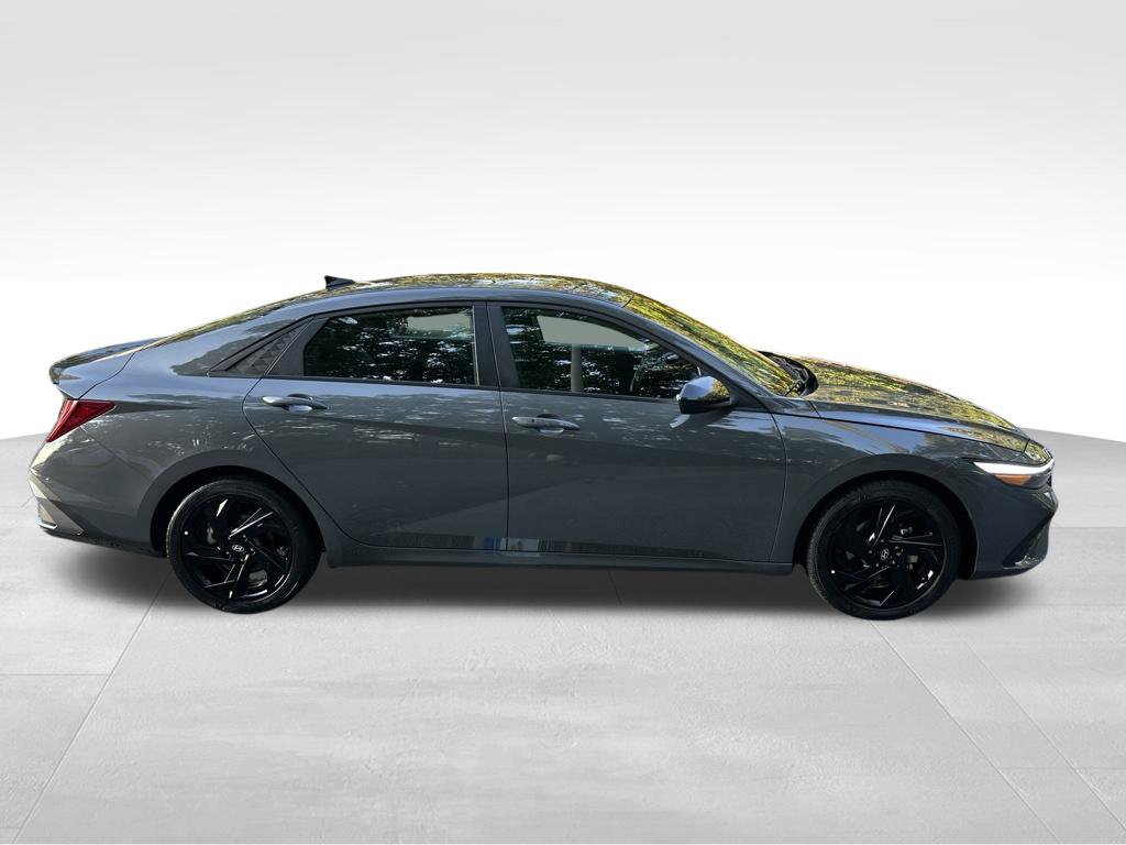 Used 2026 Hyundai Elantra Sport FWD image 7