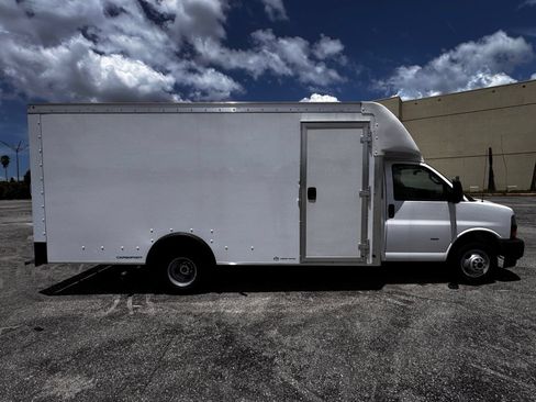 New 2025 GMC Savana 3500 Extended w/ Power Convenience Package RWD image 7