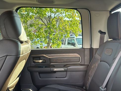 Used 2025 RAM 2500 Limited AWD/4WD image 32