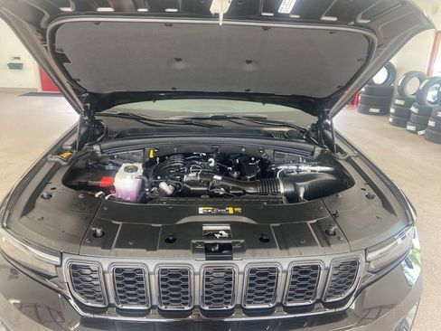 New 2025 Jeep Grand Cherokee 4WD image 23