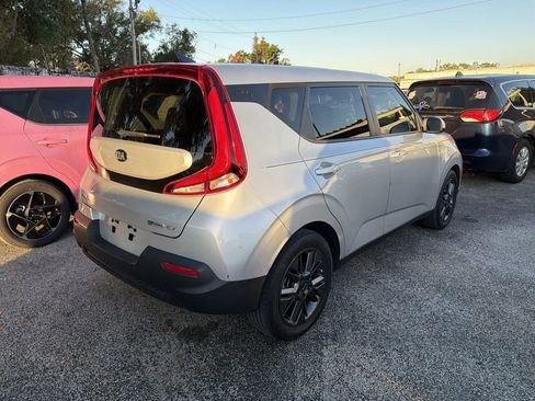 Used 2021 Kia Soul EX image 3