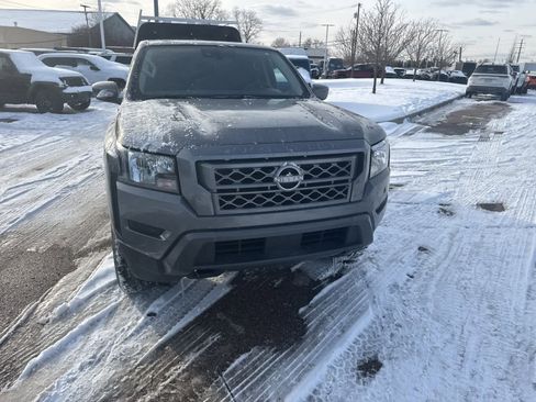 Used 2024 Nissan Frontier SV image 5