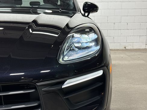 Certified 2026 Porsche Macan AWD/4WD image 10