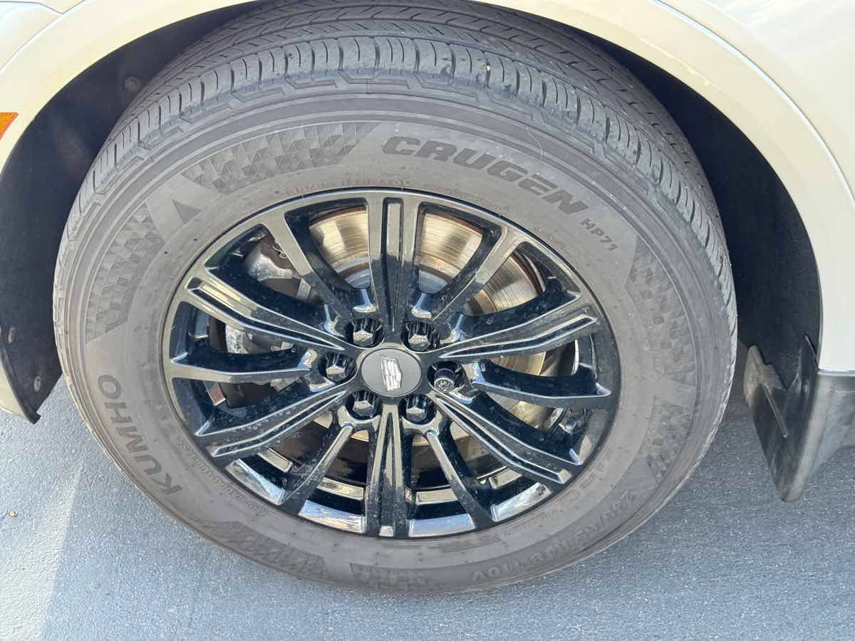 Used 2017 Cadillac XT5 Luxury w/ Driver Awareness Package FWD image 21
