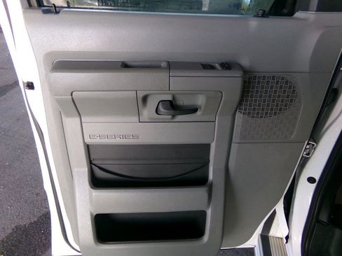 Used 2014 Ford E-350 and Econoline 350 XLT image 9