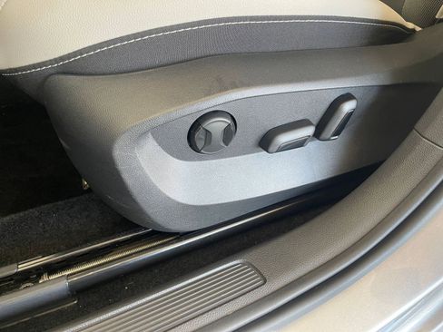 Used 2025 Volkswagen Taos SE image 23