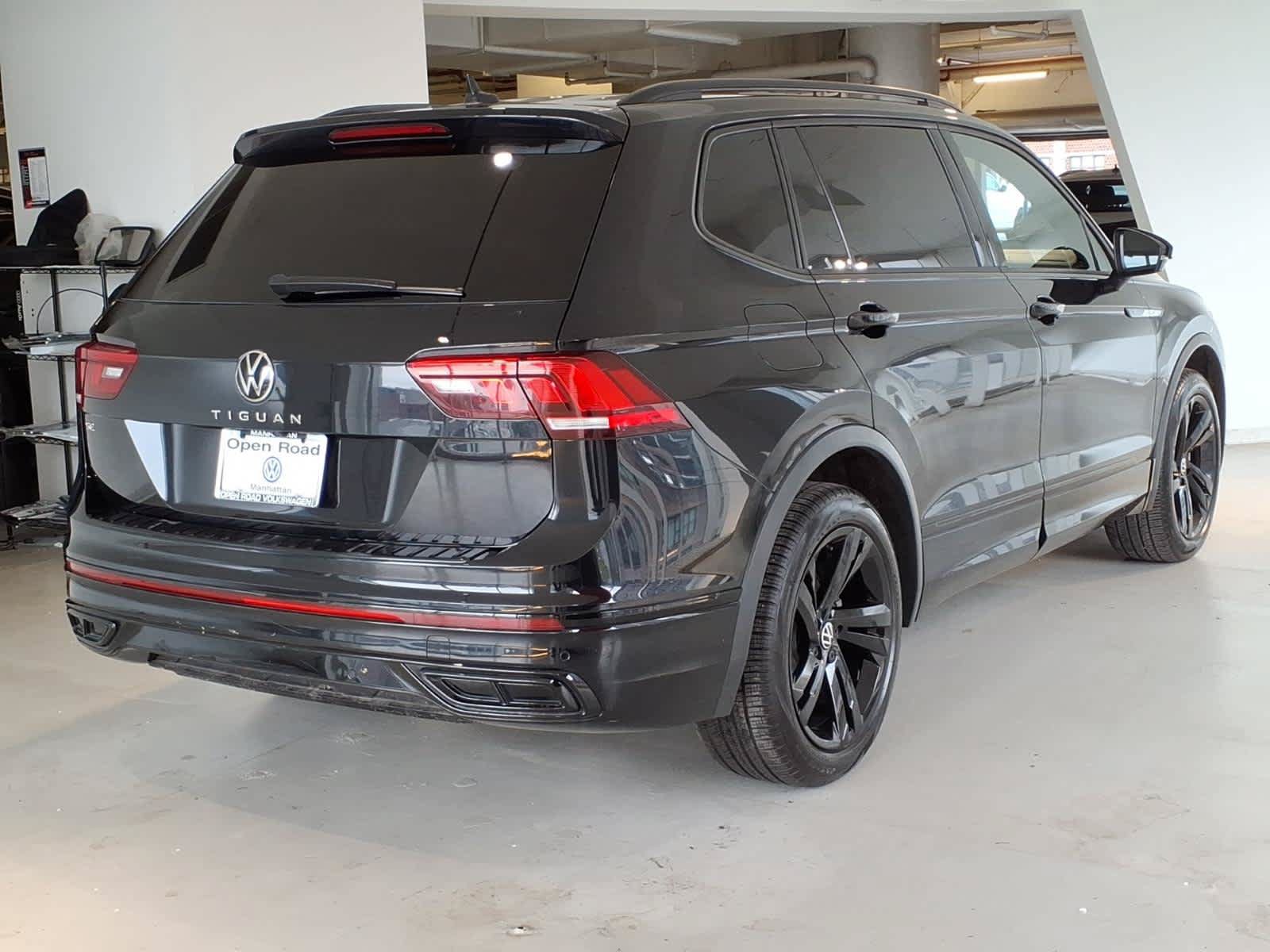 Used 2023 Volkswagen Tiguan SE R-Line AWD/4WD image 4