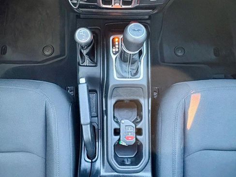 Used 2020 Jeep Wrangler Unlimited Sahara image 15