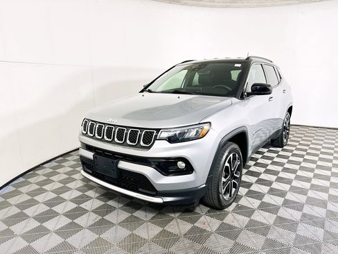 Used 2023 Jeep Compass Limited AWD/4WD image 7