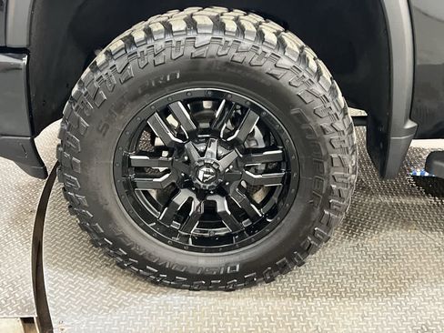 Used 2024 Chevrolet Silverado 2500 Custom w/ Custom Convenience Package image 10