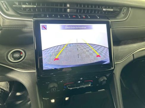 Certified 2023 Jeep Grand Cherokee Limited w/ Black Appearance Package image 30